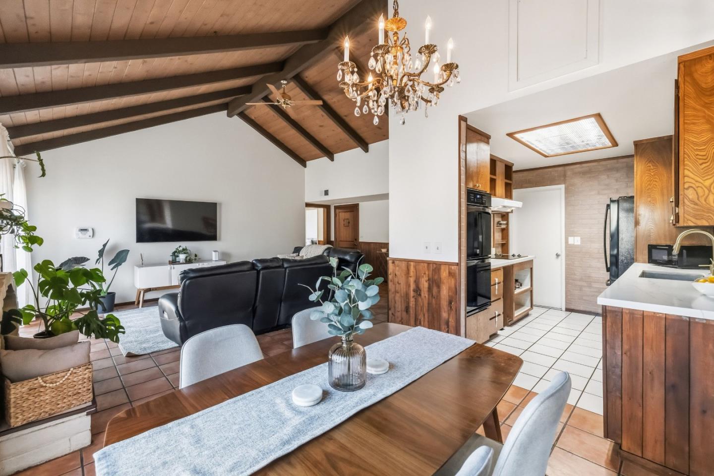 Detail Gallery Image 12 of 29 For 1588 Duran St, Salinas,  CA 93906 - 2 Beds | 1 Baths