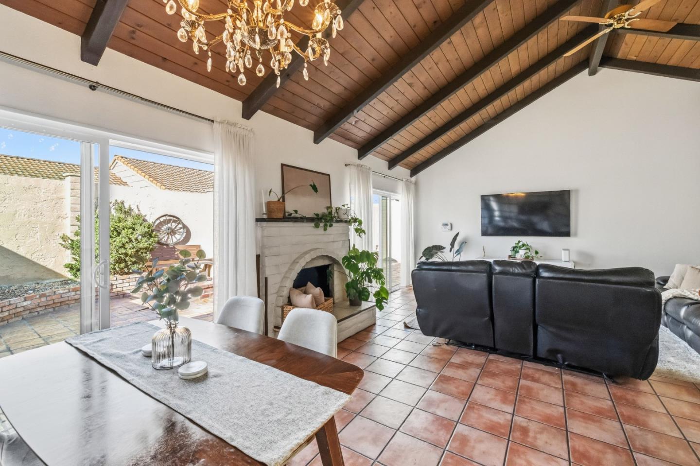 Detail Gallery Image 13 of 29 For 1588 Duran St, Salinas,  CA 93906 - 2 Beds | 1 Baths