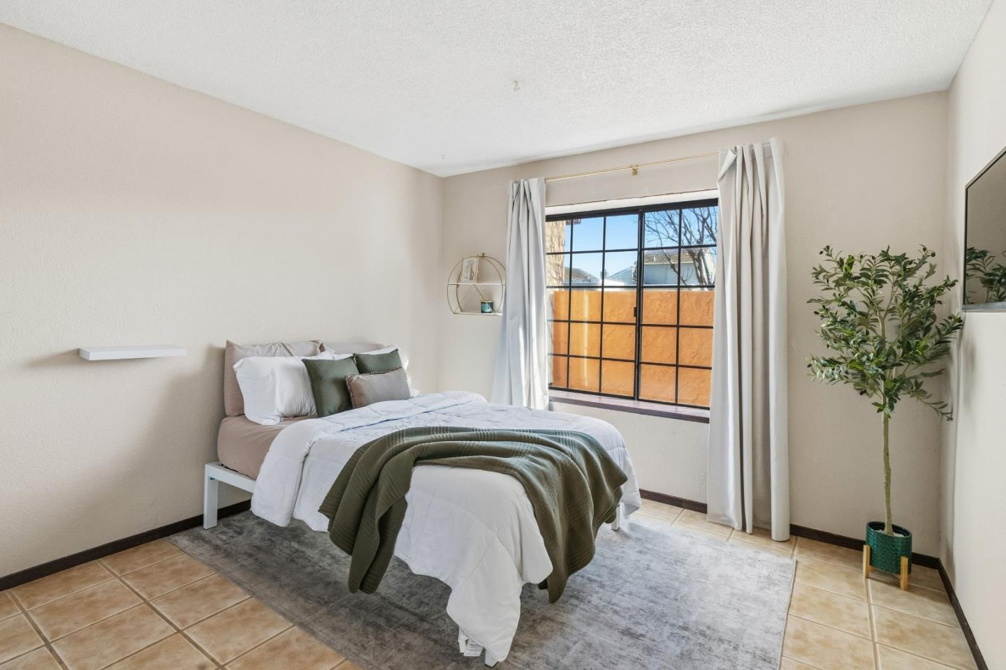 Detail Gallery Image 19 of 29 For 1588 Duran St, Salinas,  CA 93906 - 2 Beds | 1 Baths