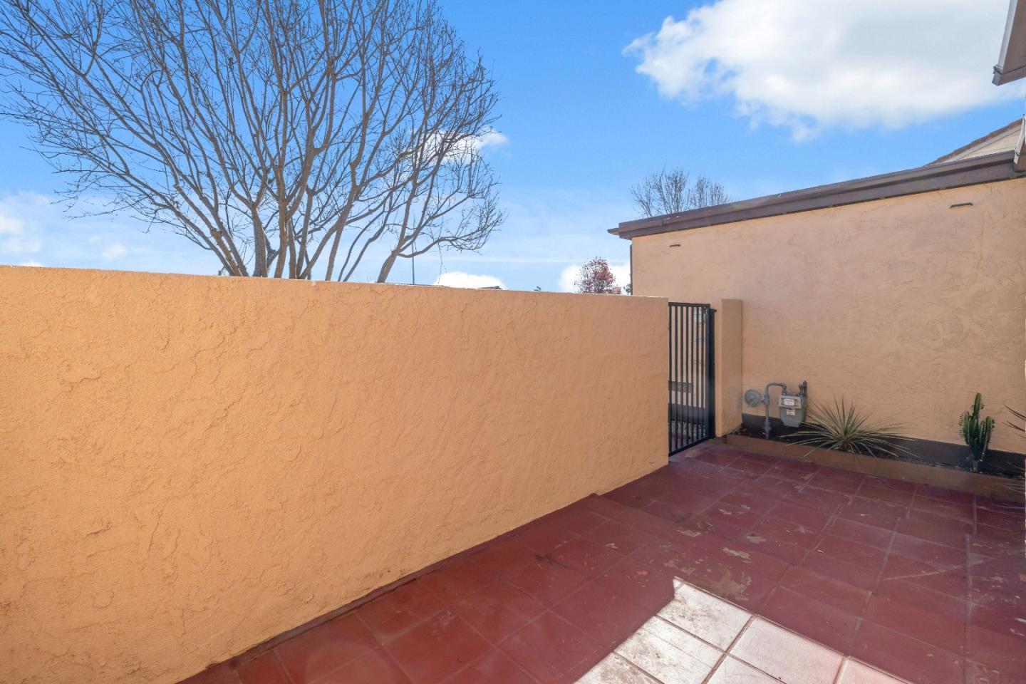 Detail Gallery Image 4 of 29 For 1588 Duran St, Salinas,  CA 93906 - 2 Beds | 1 Baths