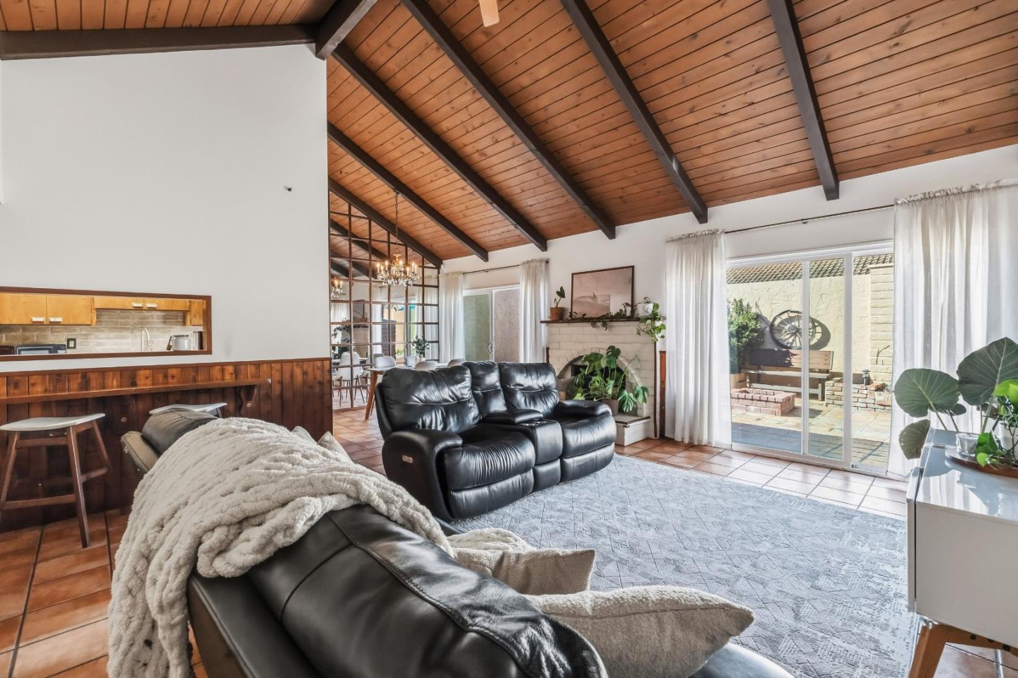 Detail Gallery Image 7 of 29 For 1588 Duran St, Salinas,  CA 93906 - 2 Beds | 1 Baths