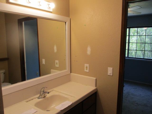 Detail Gallery Image 18 of 36 For 140 Gibson Dr #12,  Hollister,  CA 95023 - 3 Beds | 1/1 Baths