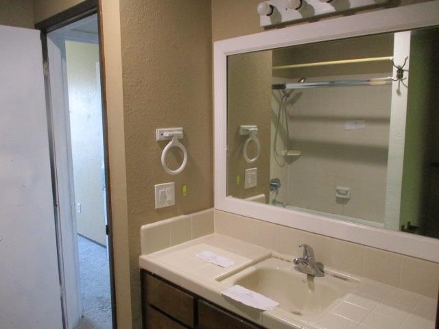Detail Gallery Image 19 of 36 For 140 Gibson Dr #12,  Hollister,  CA 95023 - 3 Beds | 1/1 Baths