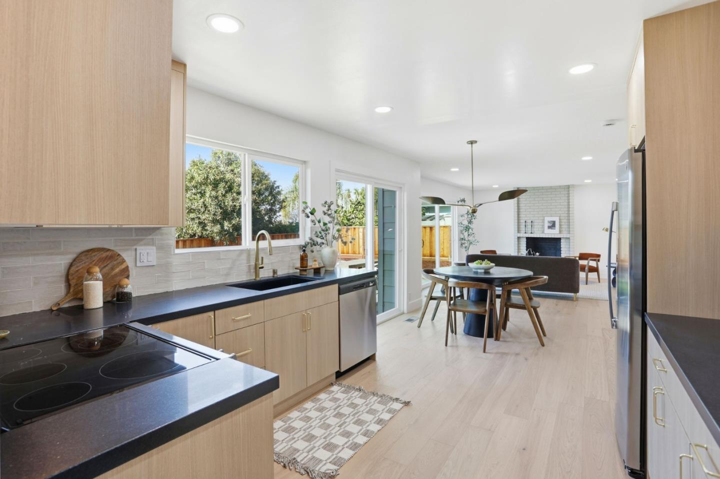 Detail Gallery Image 11 of 40 For 3047 Rollingwood Ct, San Jose,  CA 95148 - 5 Beds | 2/1 Baths