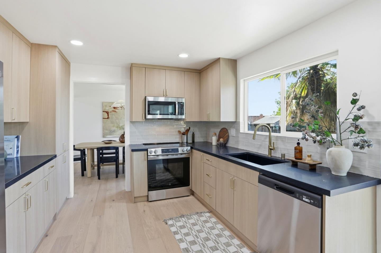 Detail Gallery Image 13 of 40 For 3047 Rollingwood Ct, San Jose,  CA 95148 - 5 Beds | 2/1 Baths