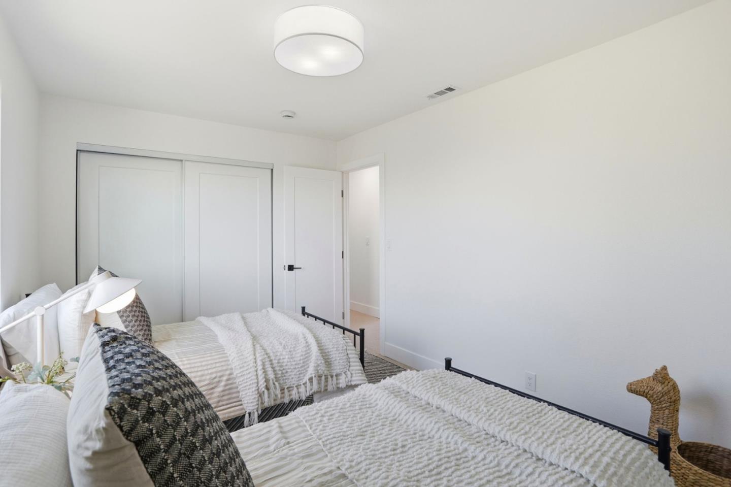 Detail Gallery Image 21 of 40 For 3047 Rollingwood Ct, San Jose,  CA 95148 - 5 Beds | 2/1 Baths