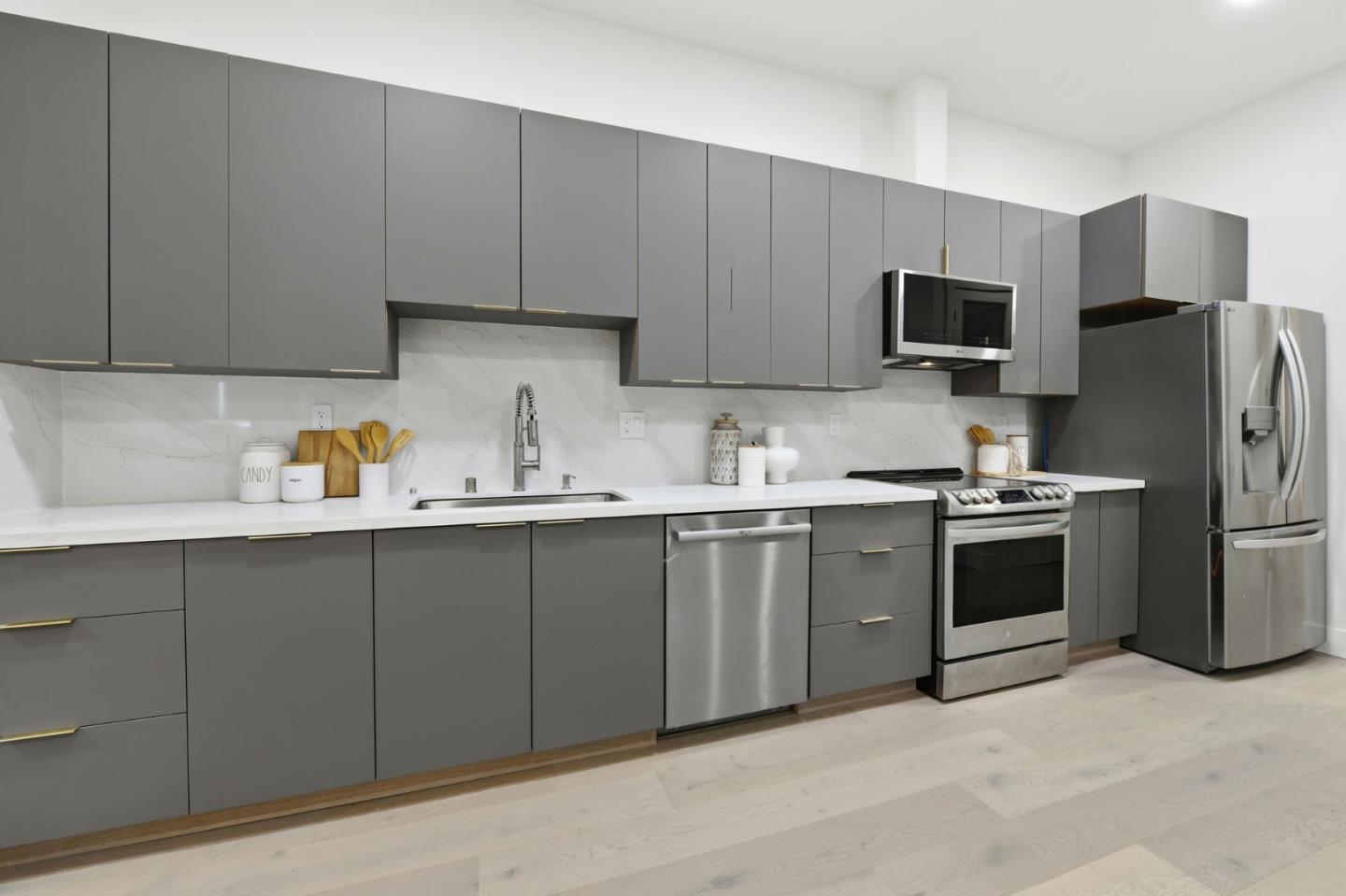 Detail Gallery Image 8 of 49 For 314 Poplar Ave, Redwood City,  CA 94061 - 5 Beds | 5/1 Baths