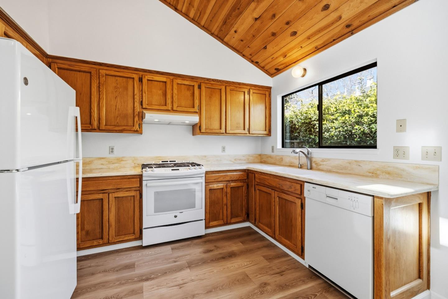 Detail Gallery Image 10 of 51 For 2258 Juan Pablo Ln, Santa Cruz,  CA 95062 - 2 Beds | 1/1 Baths