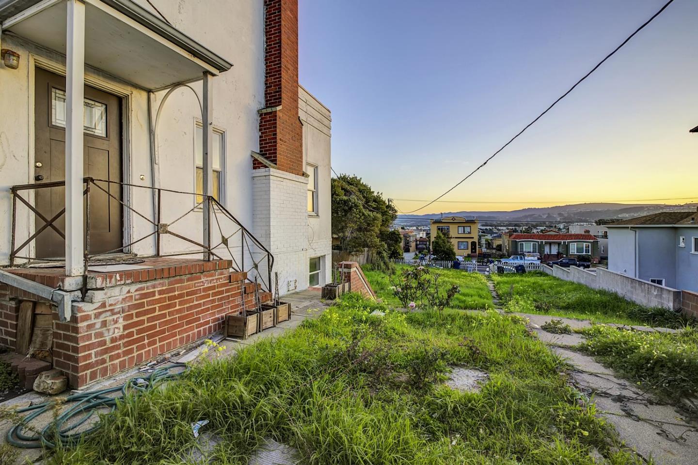 Detail Gallery Image 12 of 44 For 664 Grand Ave, South San Francisco,  CA 94080 - 7 Beds | 3 Baths