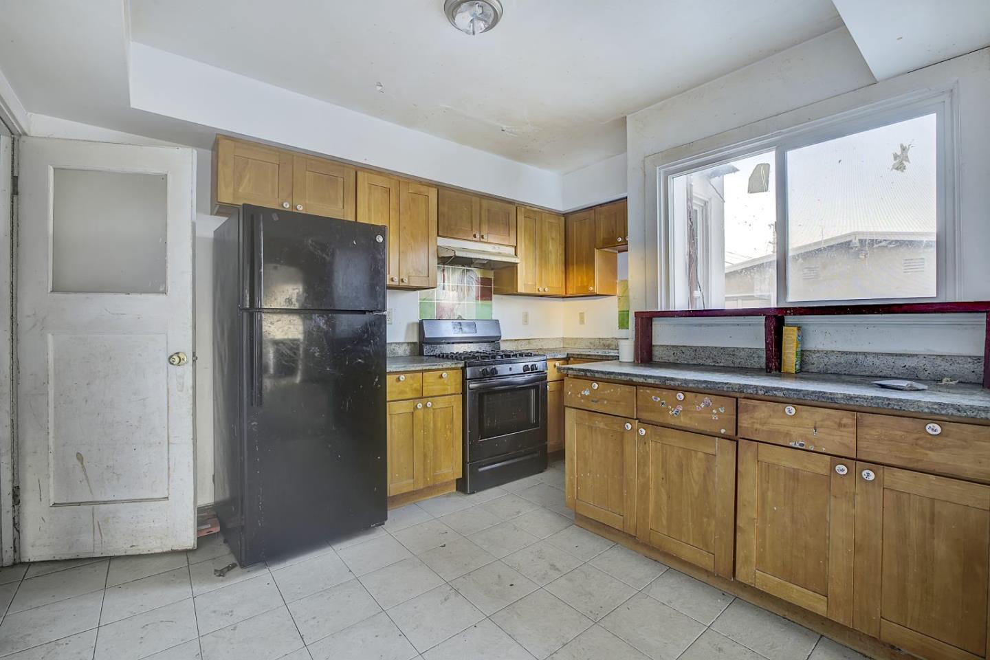 Detail Gallery Image 27 of 44 For 664 Grand Ave, South San Francisco,  CA 94080 - 7 Beds | 3 Baths