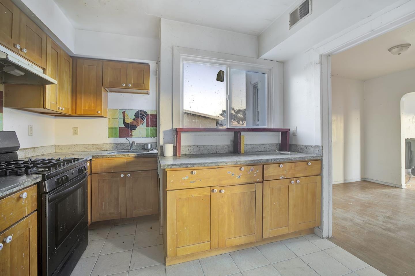 Detail Gallery Image 29 of 44 For 664 Grand Ave, South San Francisco,  CA 94080 - 7 Beds | 3 Baths