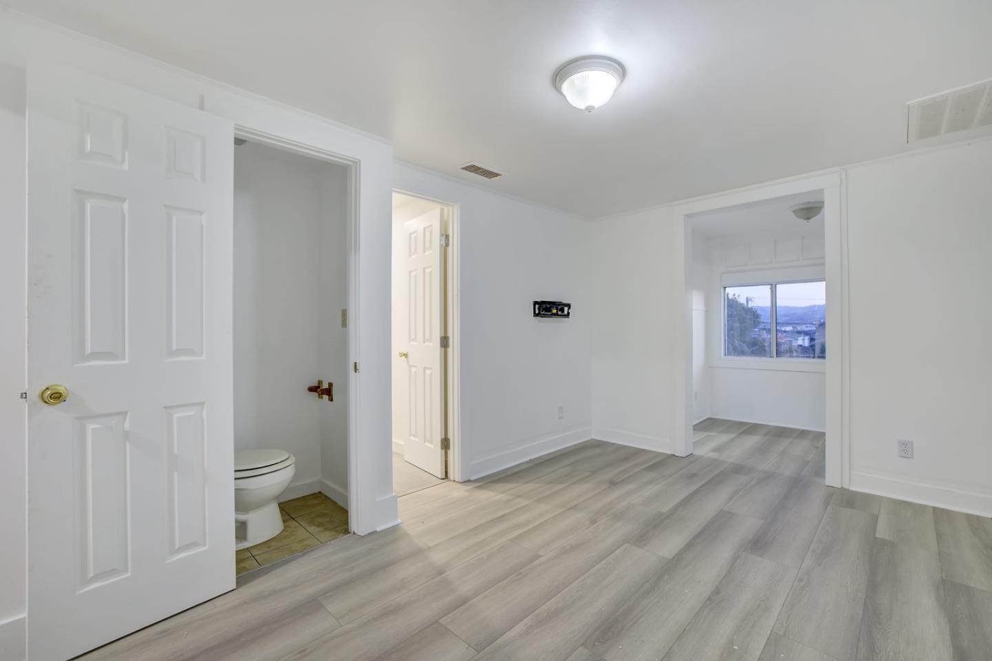 Detail Gallery Image 4 of 44 For 664 Grand Ave, South San Francisco,  CA 94080 - 7 Beds | 3 Baths