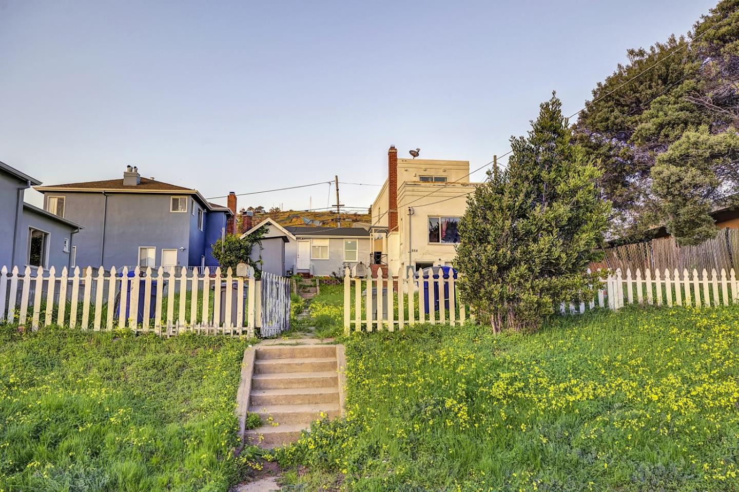 Detail Gallery Image 7 of 44 For 664 Grand Ave, South San Francisco,  CA 94080 - 7 Beds | 3 Baths