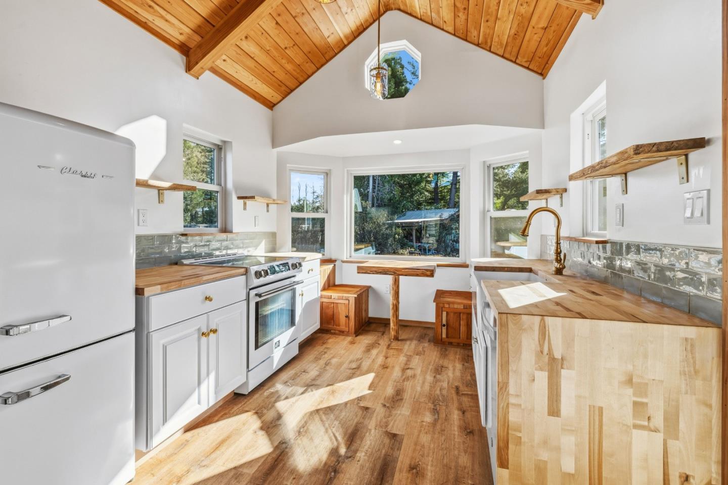 Detail Gallery Image 14 of 77 For 15 Braemoor Dr, Santa Cruz,  CA 95060 - – Beds | – Baths