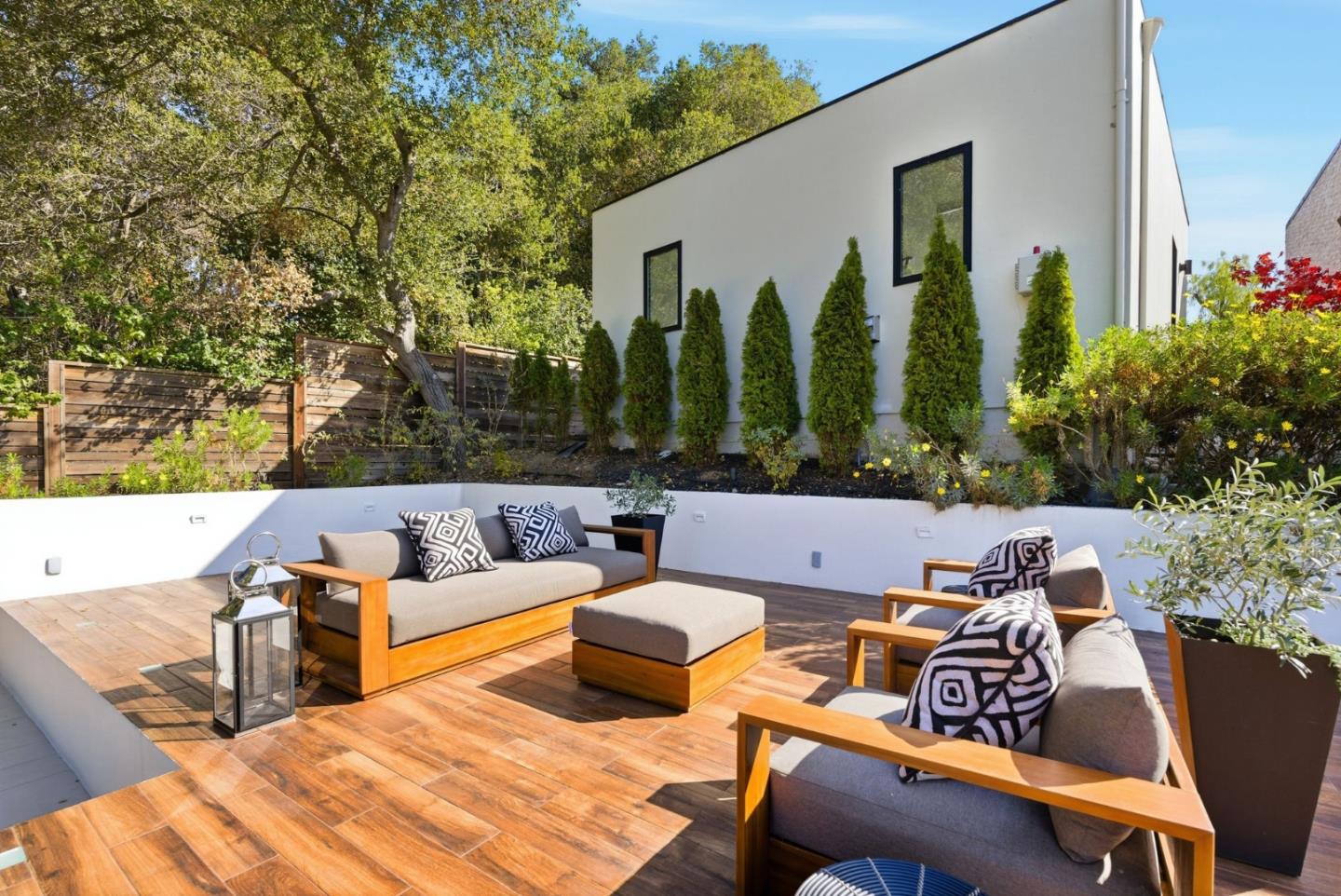 Detail Gallery Image 22 of 76 For 1669 Whitham Ave, Los Altos,  CA 94024 - 5 Beds | 5/1 Baths