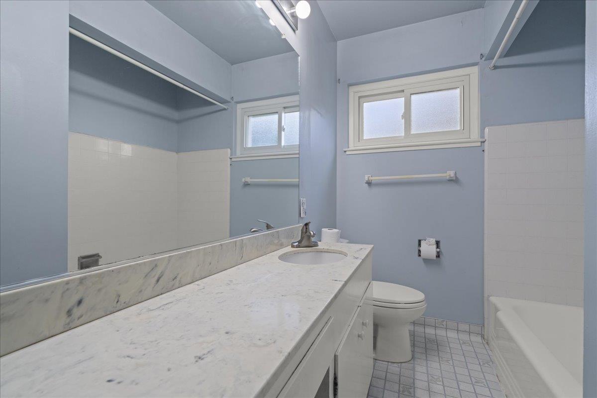 Detail Gallery Image 11 of 19 For 2250 Blossom Crest Way, San Jose,  CA 95124 - 4 Beds | 2 Baths