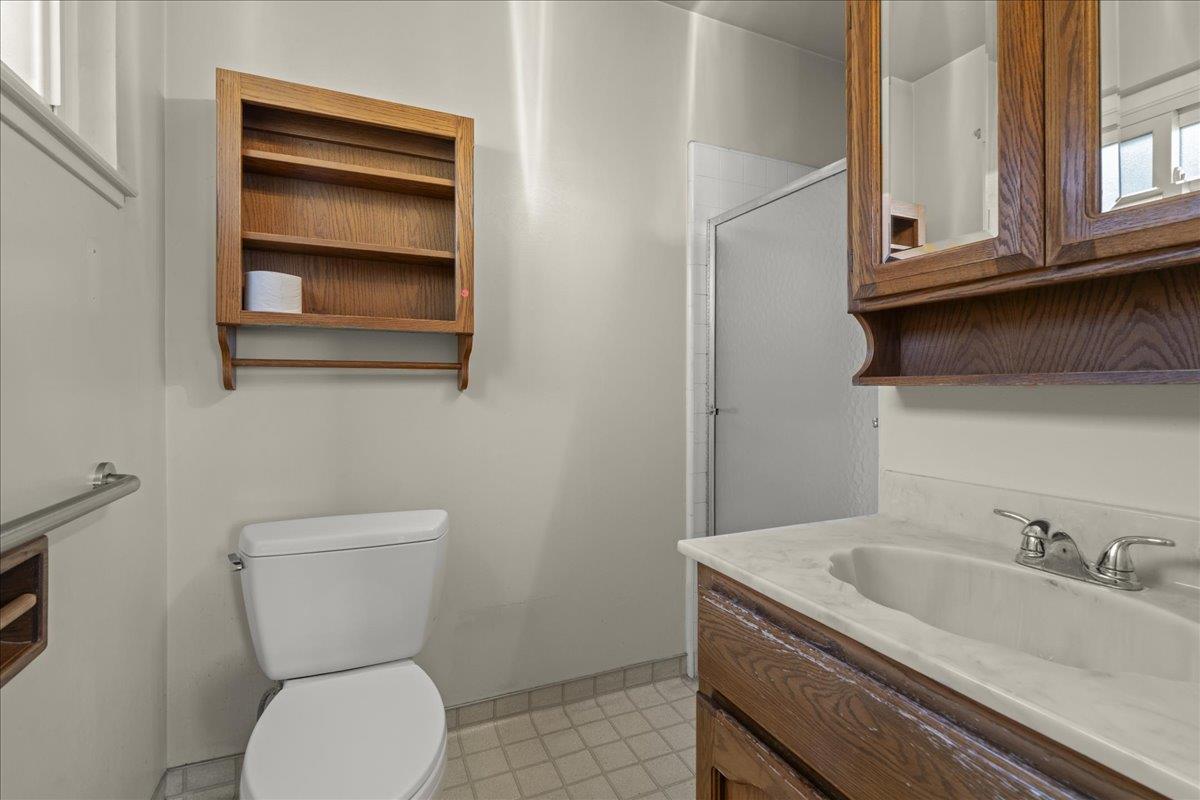 Detail Gallery Image 15 of 19 For 2250 Blossom Crest Way, San Jose,  CA 95124 - 4 Beds | 2 Baths