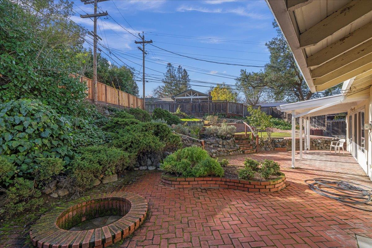 Detail Gallery Image 16 of 19 For 2250 Blossom Crest Way, San Jose,  CA 95124 - 4 Beds | 2 Baths