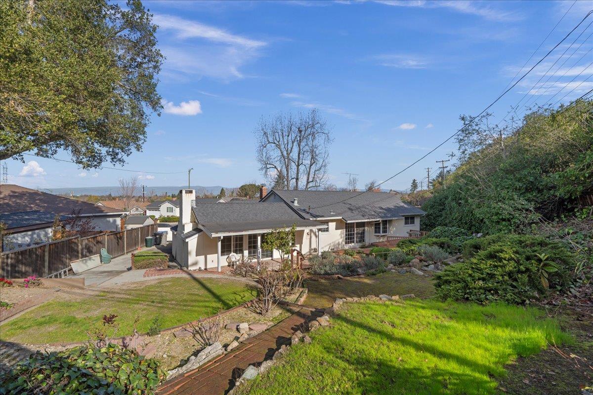 Detail Gallery Image 18 of 19 For 2250 Blossom Crest Way, San Jose,  CA 95124 - 4 Beds | 2 Baths