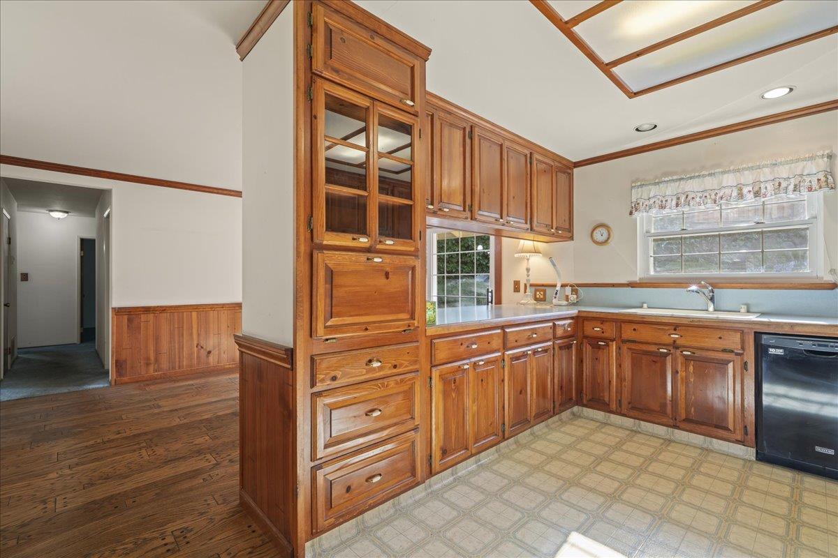 Detail Gallery Image 6 of 19 For 2250 Blossom Crest Way, San Jose,  CA 95124 - 4 Beds | 2 Baths