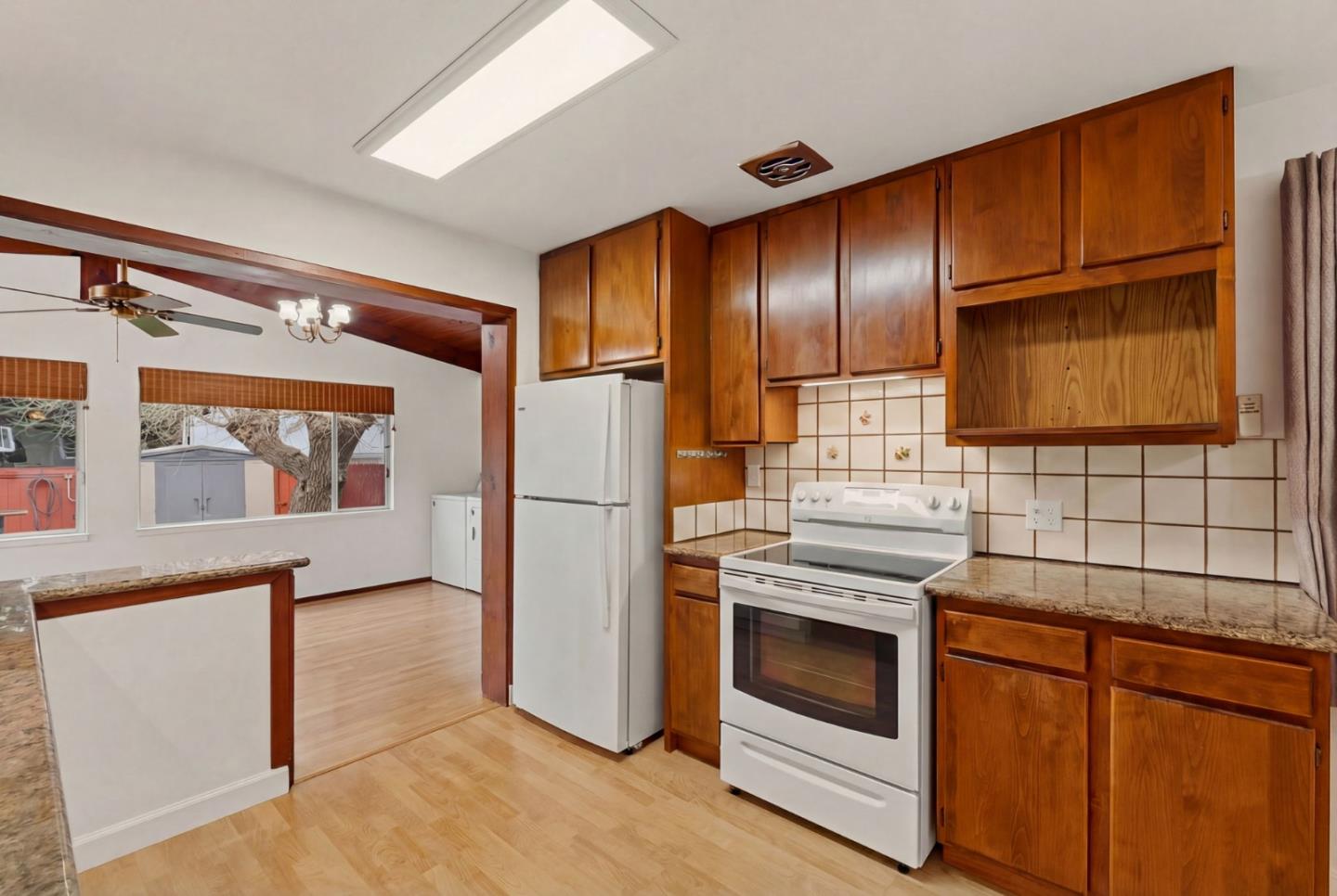 Detail Gallery Image 10 of 39 For 1516 Valdez Way, Pacifica,  CA 94044 - 3 Beds | 3 Baths