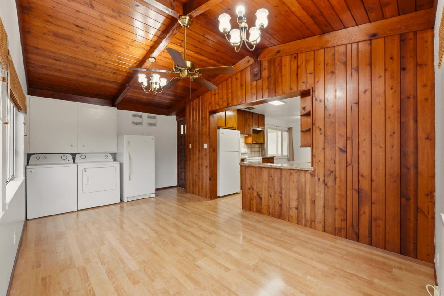 Detail Gallery Image 11 of 39 For 1516 Valdez Way, Pacifica,  CA 94044 - 3 Beds | 3 Baths