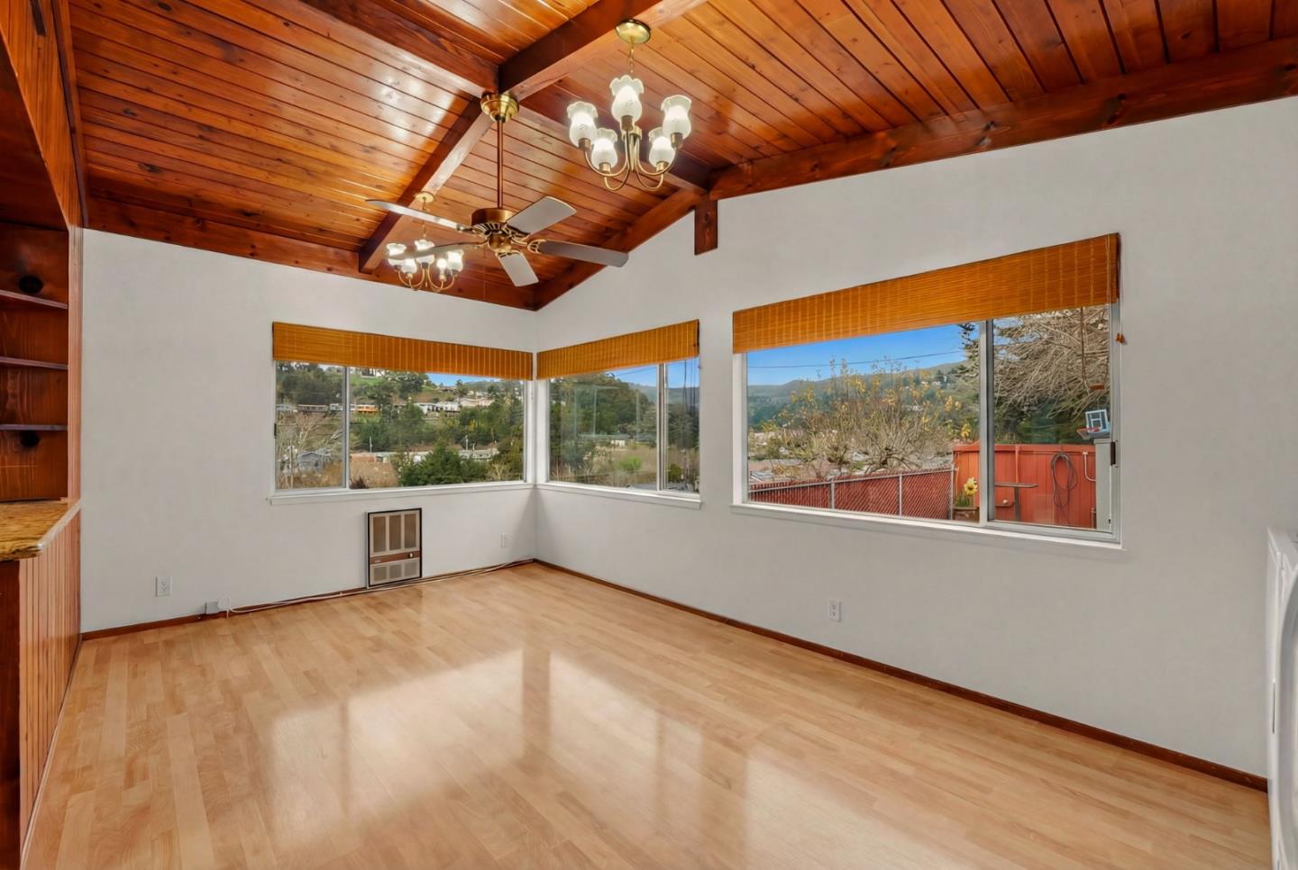 Detail Gallery Image 12 of 39 For 1516 Valdez Way, Pacifica,  CA 94044 - 3 Beds | 3 Baths