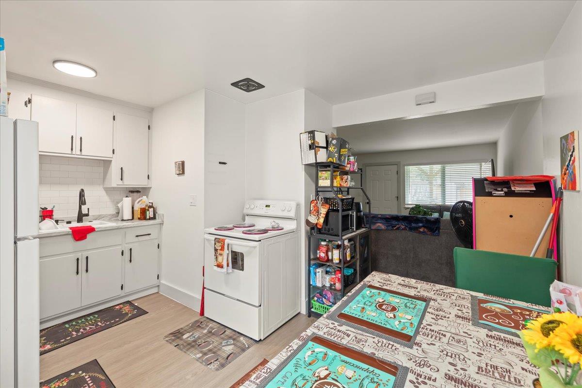 Detail Gallery Image 14 of 18 For 20324 Forest Ave, Castro Valley,  CA 94546 - – Beds | – Baths