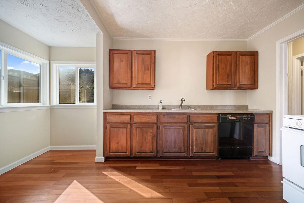 Detail Gallery Image 9 of 31 For 760 Noriega Way, Pacifica,  CA 94044 - 3 Beds | 1 Baths