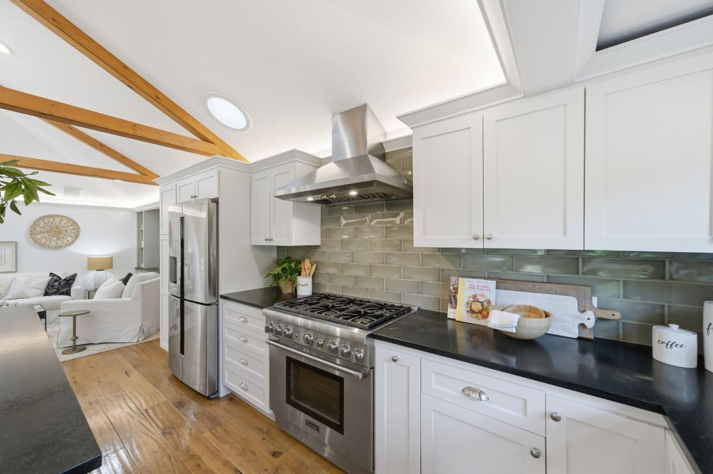 Detail Gallery Image 13 of 66 For 810 Glencrag Way, Woodside,  CA 94062 - 4 Beds | 4 Baths