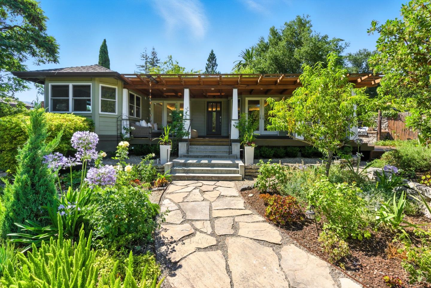 Detail Gallery Image 2 of 66 For 810 Glencrag Way, Woodside,  CA 94062 - 4 Beds | 4 Baths