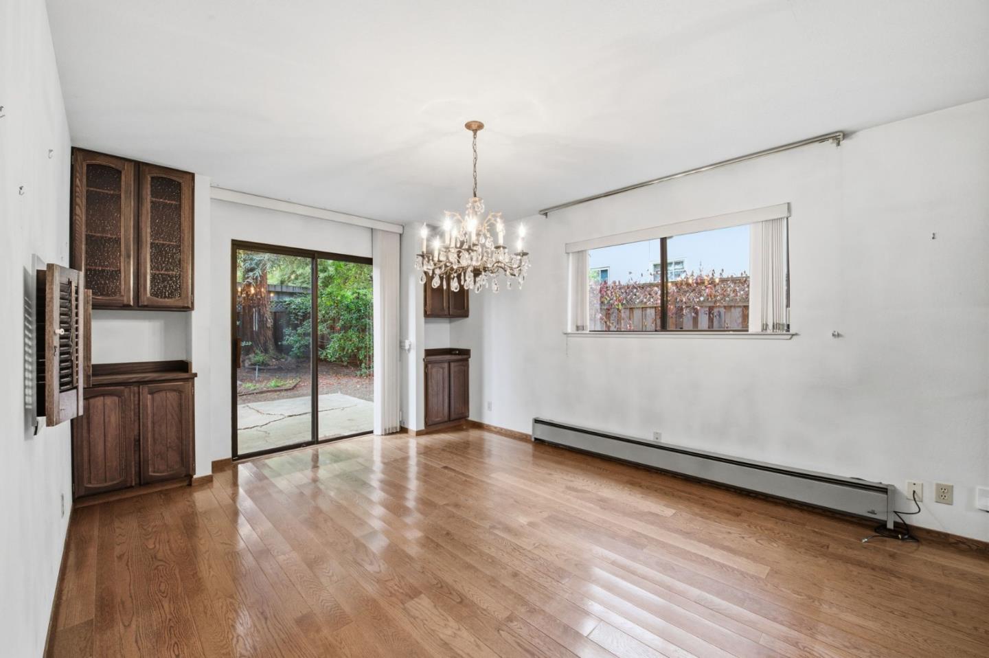 Detail Gallery Image 11 of 75 For 831 University Dr, Menlo Park,  CA 94025 - – Beds | – Baths