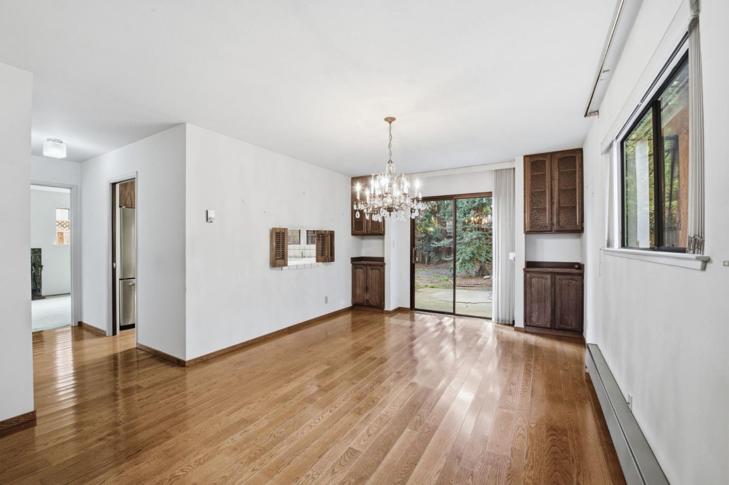 Detail Gallery Image 9 of 75 For 831 University Dr, Menlo Park,  CA 94025 - – Beds | – Baths