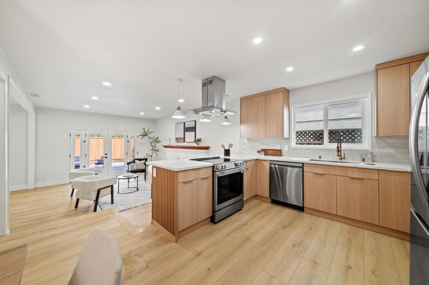 Detail Gallery Image 5 of 28 For 579 Suisse Dr, San Jose,  CA 95123 - 3 Beds | 2 Baths