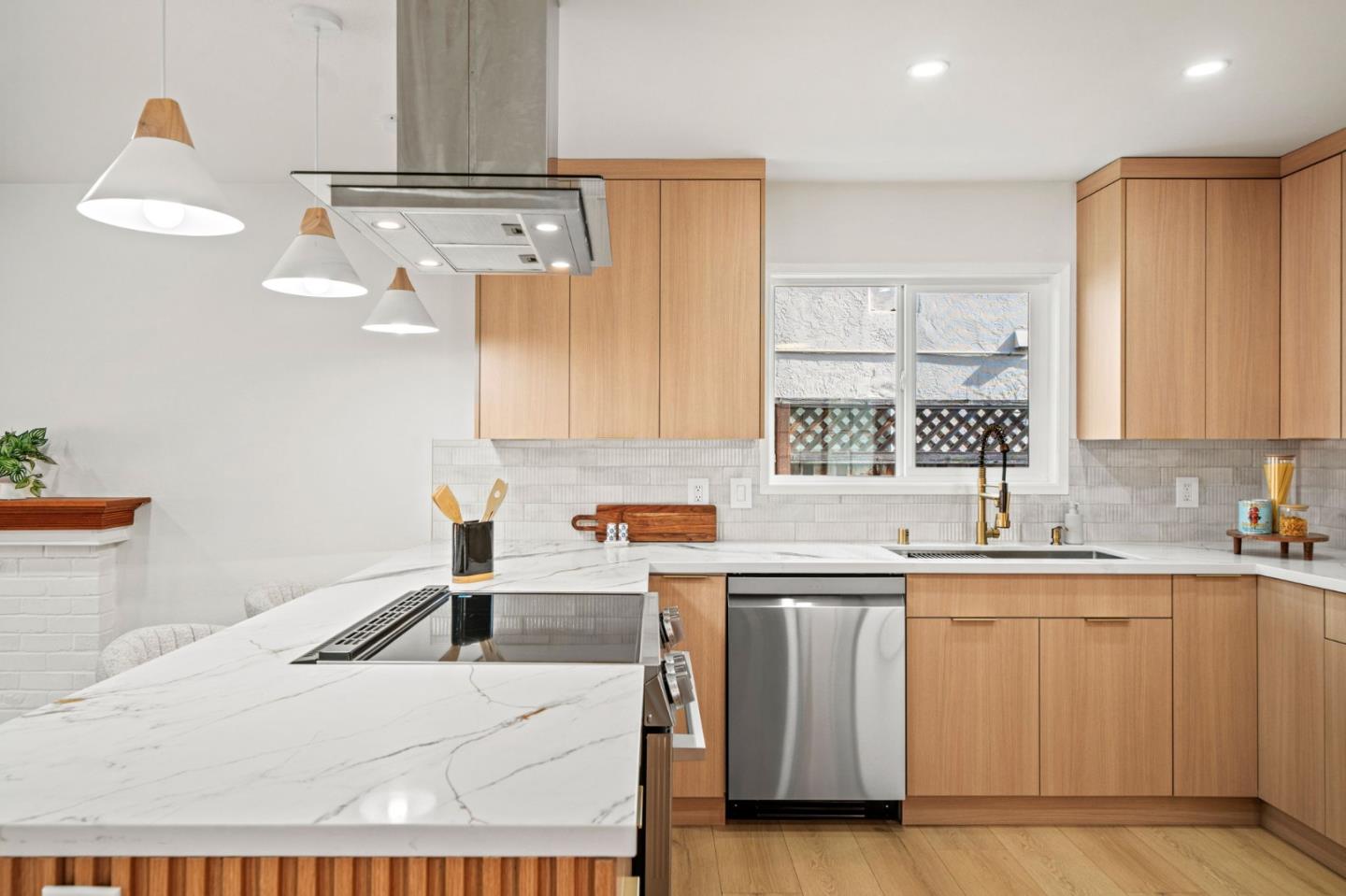 Detail Gallery Image 7 of 28 For 579 Suisse Dr, San Jose,  CA 95123 - 3 Beds | 2 Baths