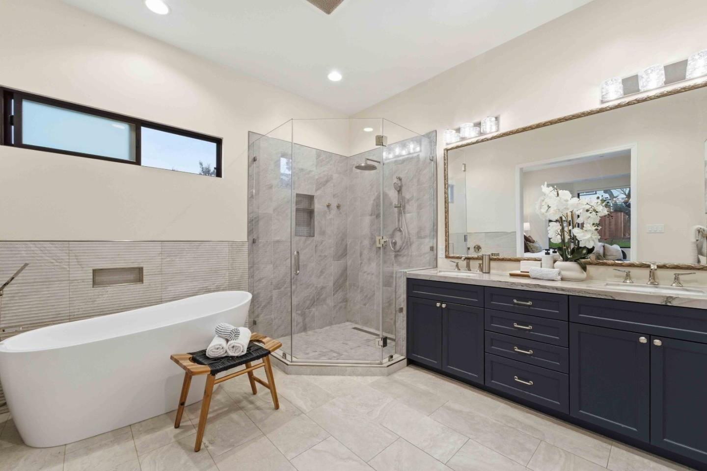 Detail Gallery Image 13 of 29 For 15689 Linda Ave, Los Gatos,  CA 95032 - 4 Beds | 3/1 Baths