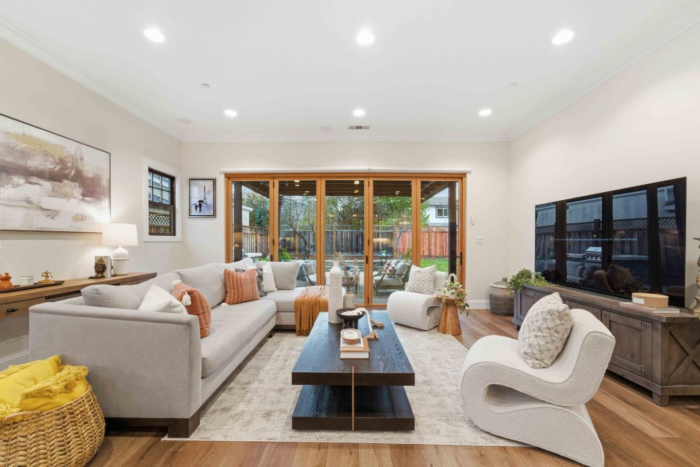 Detail Gallery Image 2 of 29 For 15689 Linda Ave, Los Gatos,  CA 95032 - 4 Beds | 3/1 Baths