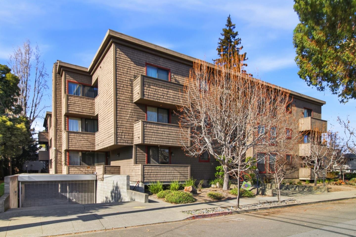 Detail Gallery Image 28 of 35 For 1500 Sherman Ave 3a,  Burlingame,  CA 94010 - 2 Beds | 2 Baths