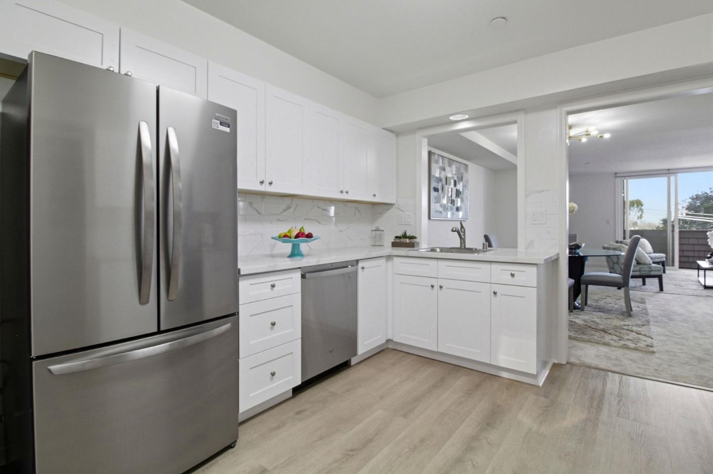 Detail Gallery Image 6 of 35 For 1500 Sherman Ave 3a,  Burlingame,  CA 94010 - 2 Beds | 2 Baths