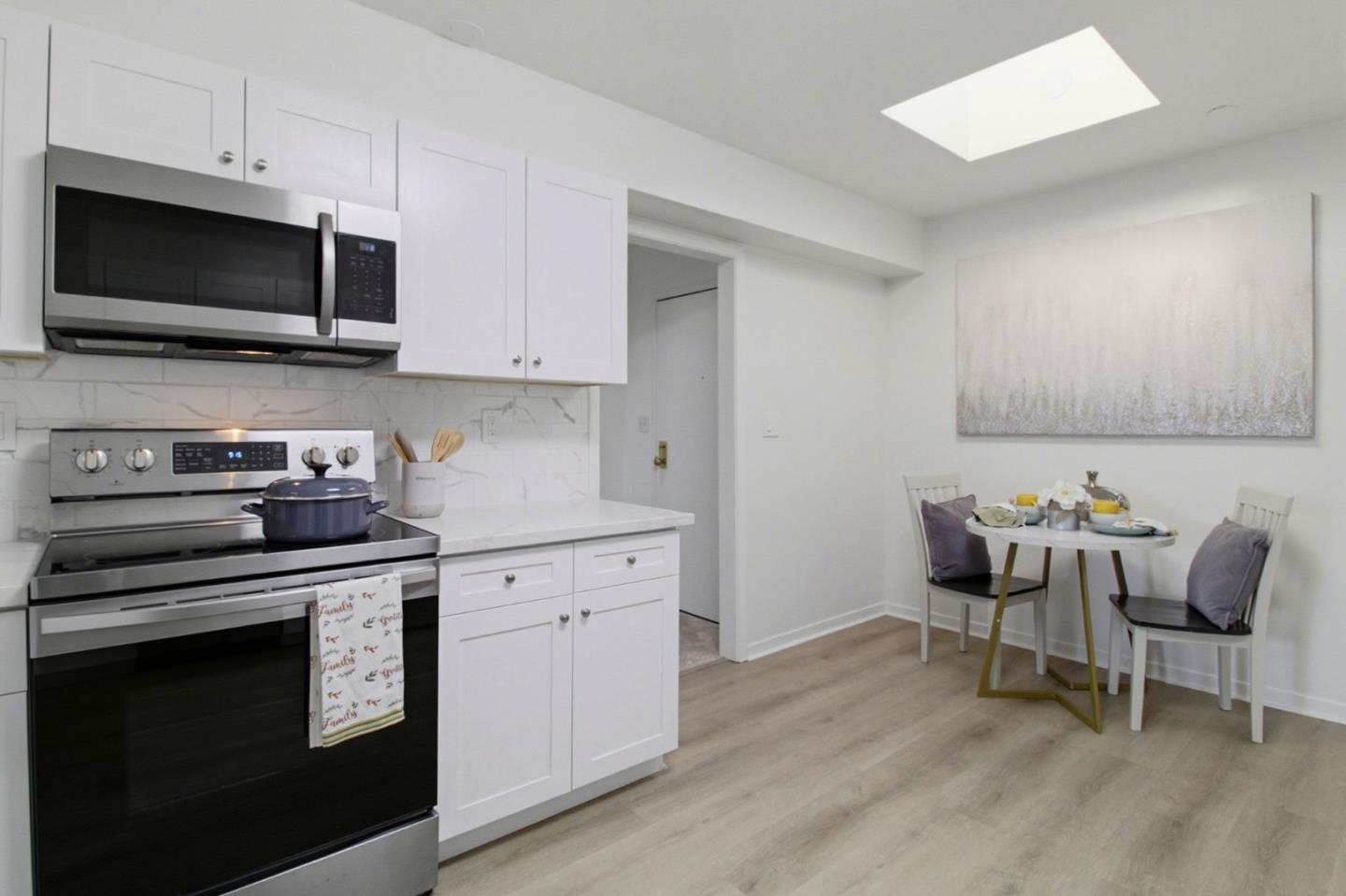 Detail Gallery Image 9 of 35 For 1500 Sherman Ave 3a,  Burlingame,  CA 94010 - 2 Beds | 2 Baths