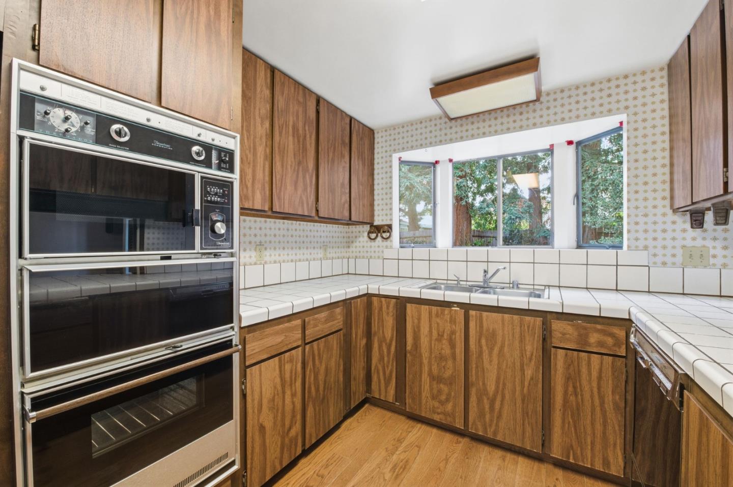 Detail Gallery Image 12 of 73 For 831 University Dr #831-833,  Menlo Park,  CA 94025 - 6 Beds | 4/2 Baths