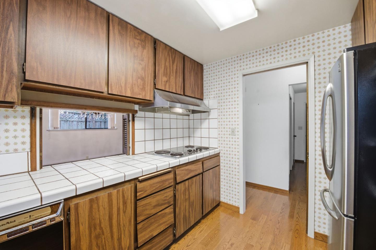 Detail Gallery Image 13 of 73 For 831 University Dr #831-833,  Menlo Park,  CA 94025 - 6 Beds | 4/2 Baths