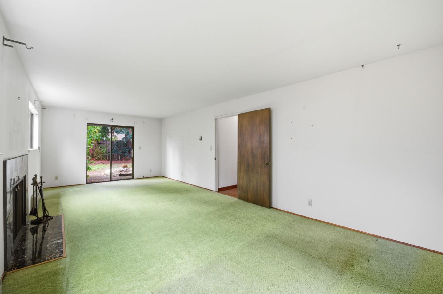 Detail Gallery Image 15 of 73 For 831 University Dr #831-833,  Menlo Park,  CA 94025 - 6 Beds | 4/2 Baths