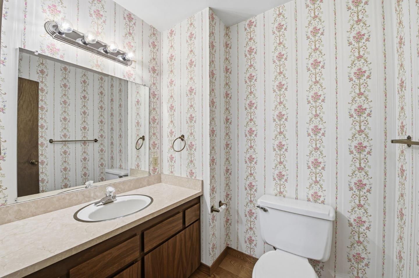 Detail Gallery Image 19 of 73 For 831 University Dr #831-833,  Menlo Park,  CA 94025 - 6 Beds | 4/2 Baths