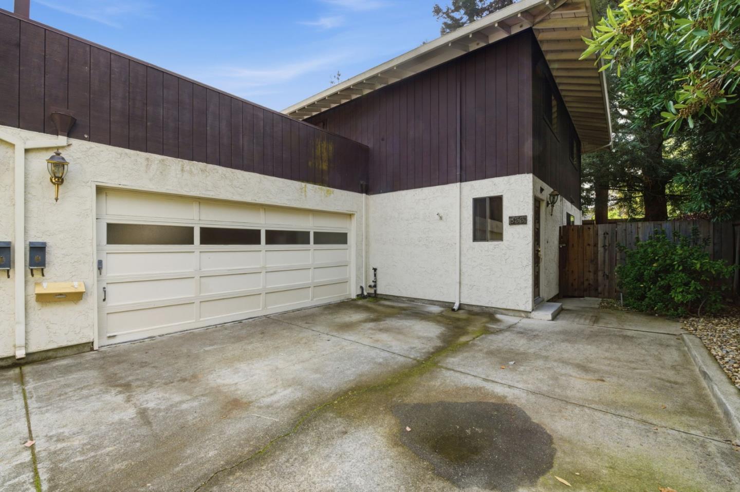 Detail Gallery Image 4 of 73 For 831 University Dr #831-833,  Menlo Park,  CA 94025 - 6 Beds | 4/2 Baths