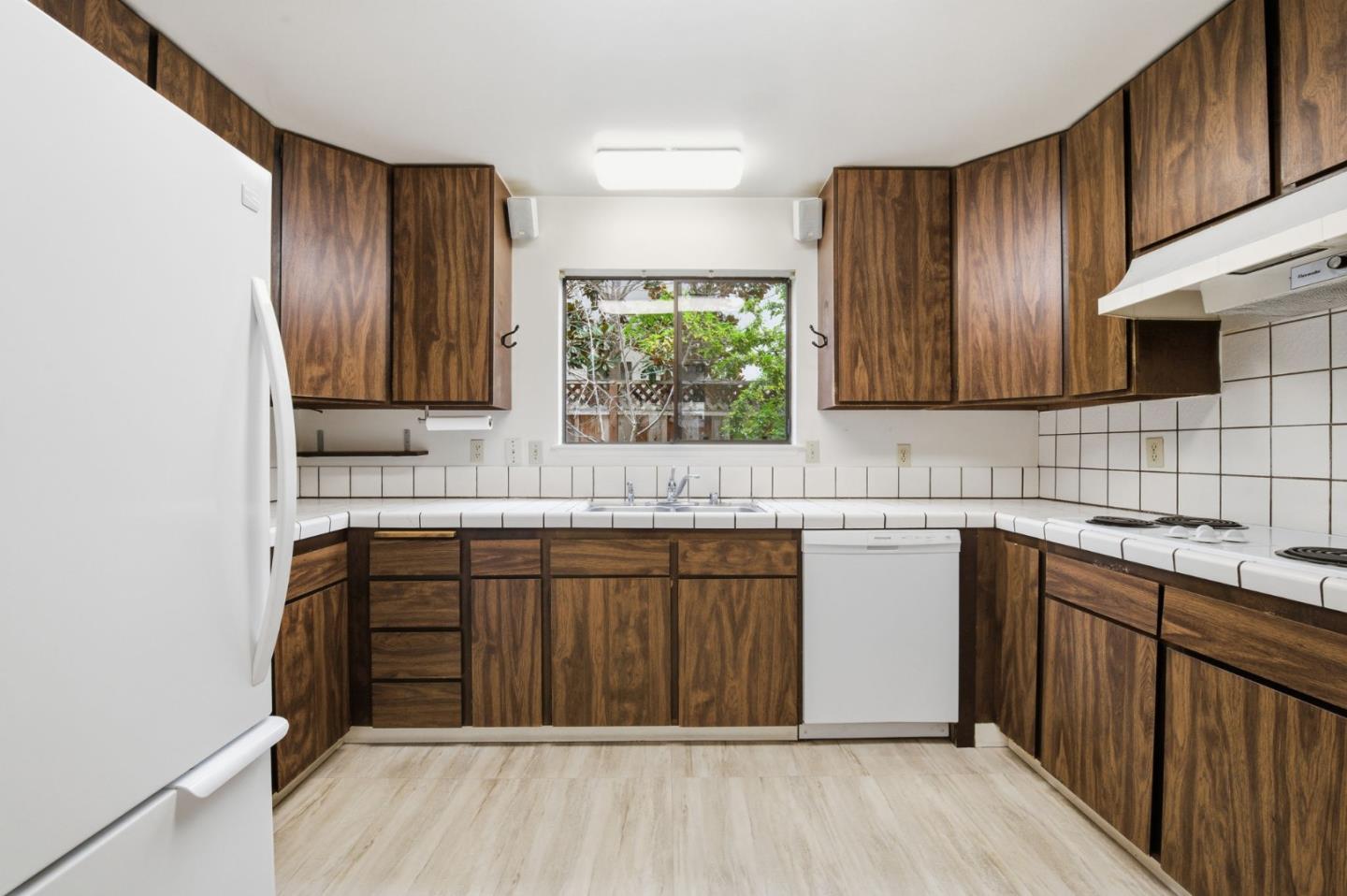 Detail Gallery Image 46 of 73 For 831 University Dr #831-833,  Menlo Park,  CA 94025 - 6 Beds | 4/2 Baths