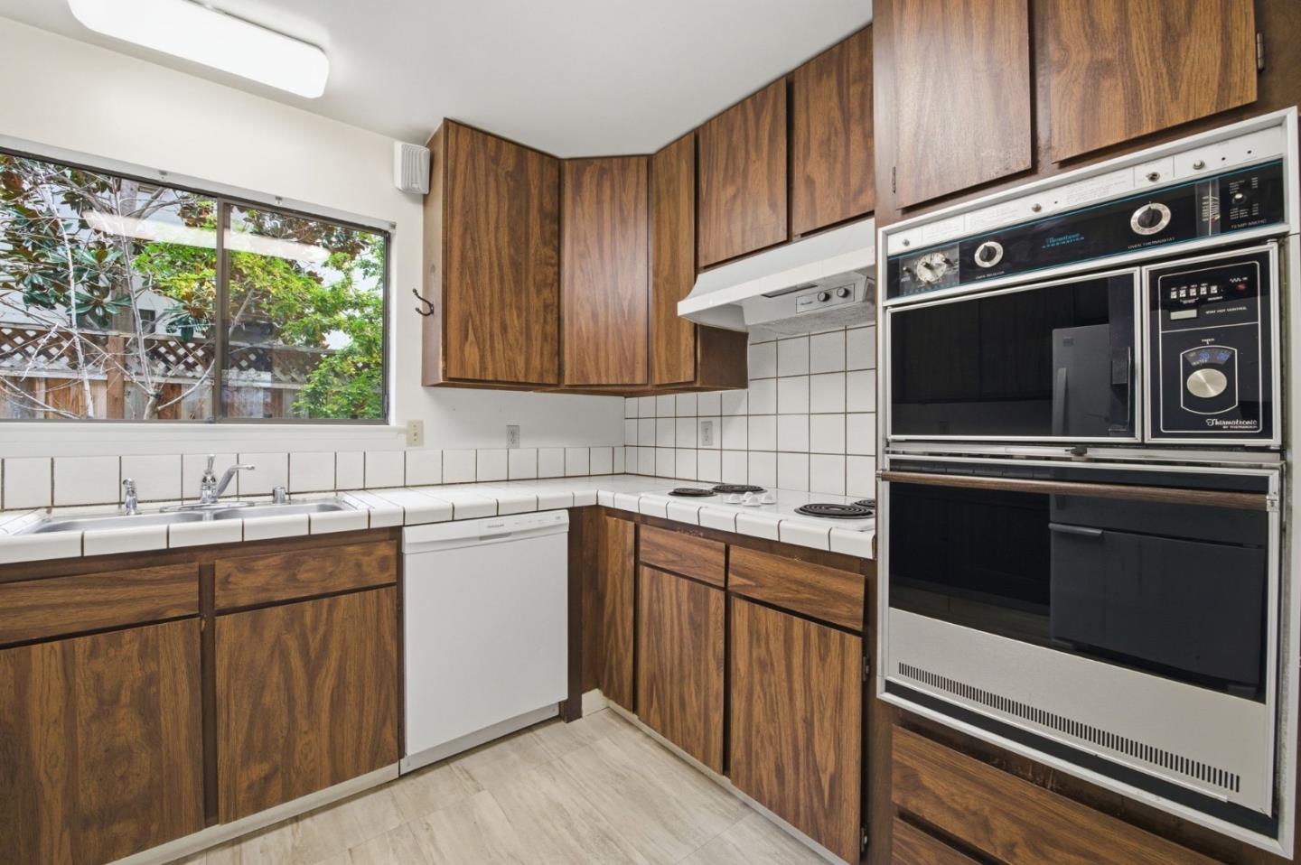 Detail Gallery Image 47 of 73 For 831 University Dr #831-833,  Menlo Park,  CA 94025 - 6 Beds | 4/2 Baths