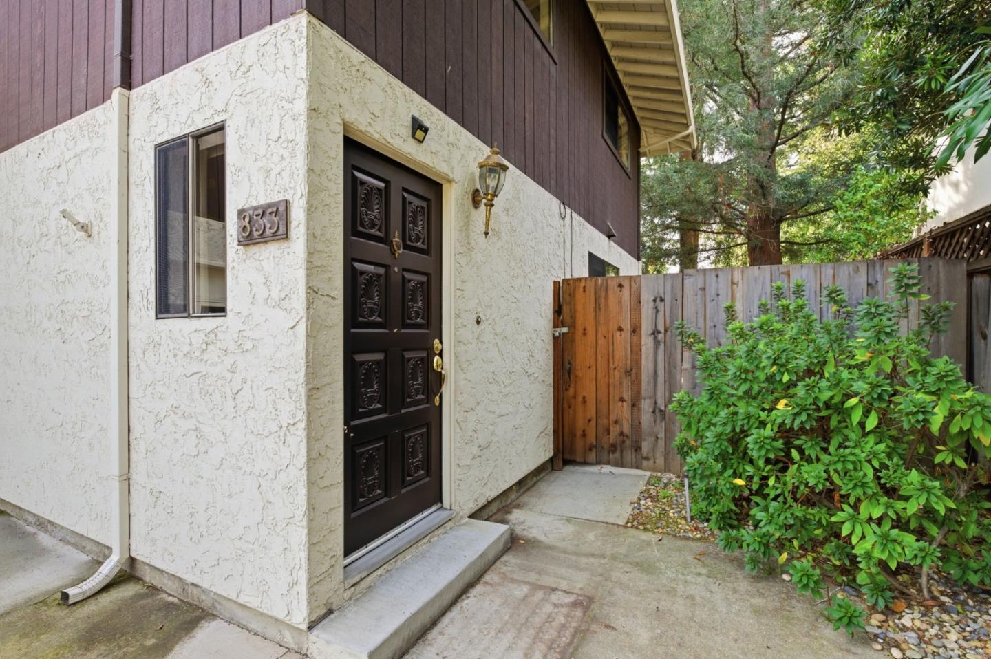 Detail Gallery Image 5 of 73 For 831 University Dr #831-833,  Menlo Park,  CA 94025 - 6 Beds | 4/2 Baths