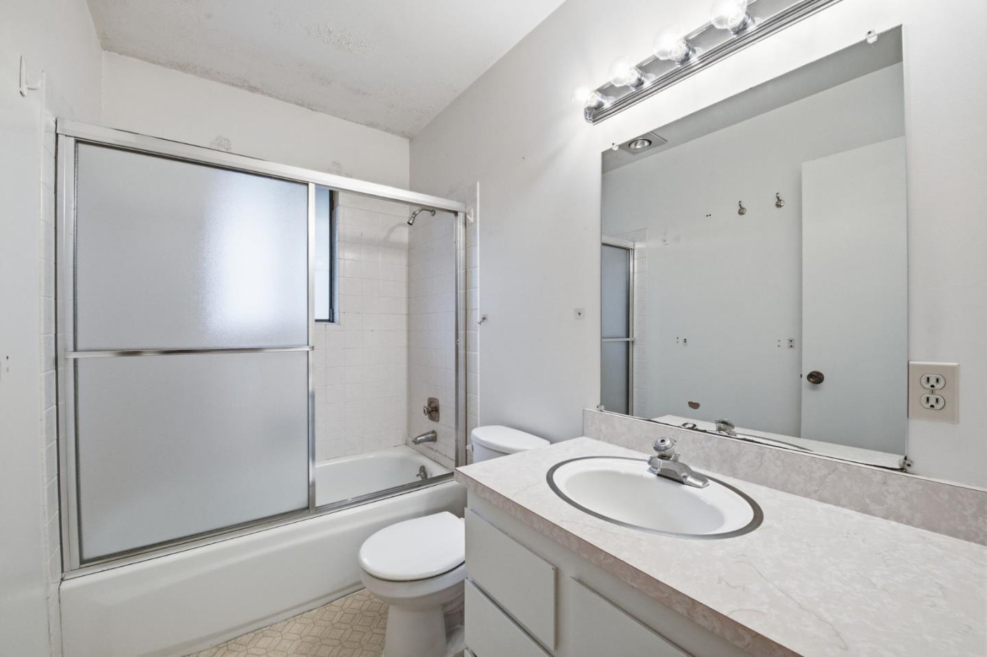 Detail Gallery Image 53 of 73 For 831 University Dr #831-833,  Menlo Park,  CA 94025 - 6 Beds | 4/2 Baths