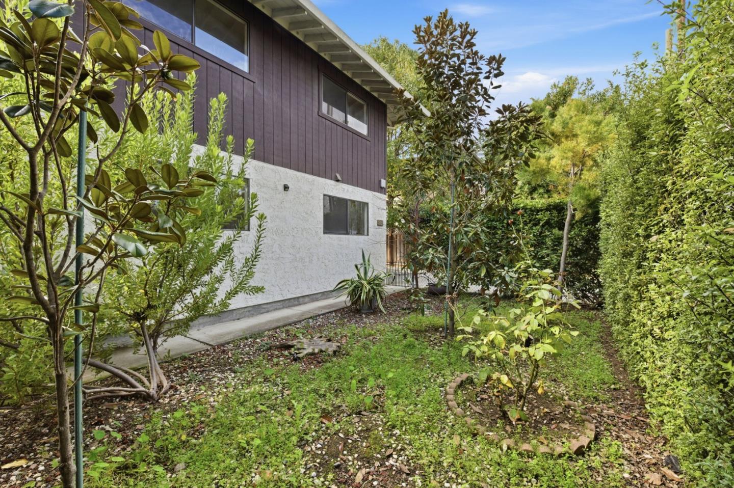 Detail Gallery Image 65 of 73 For 831 University Dr #831-833,  Menlo Park,  CA 94025 - 6 Beds | 4/2 Baths